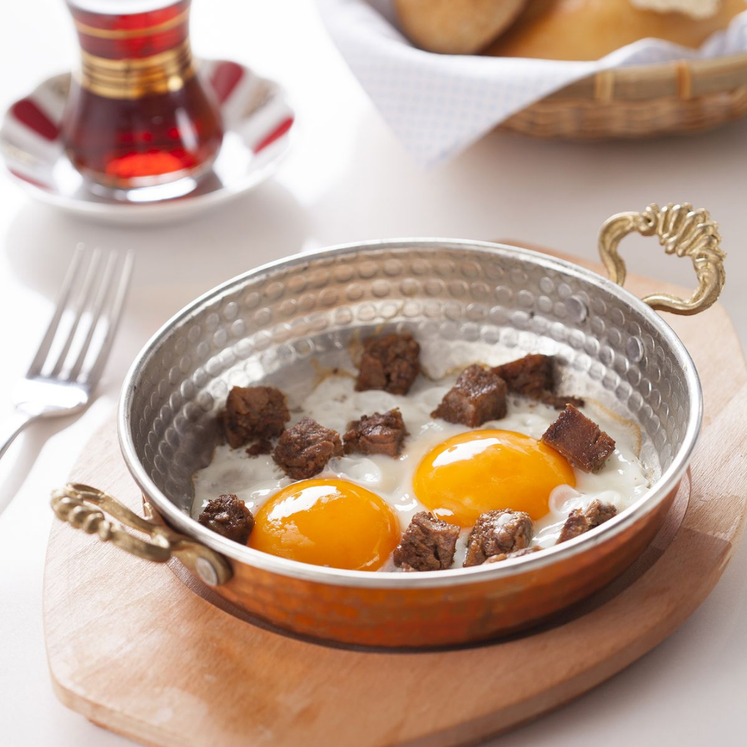 Kavurmalı Sahanda Yumurta